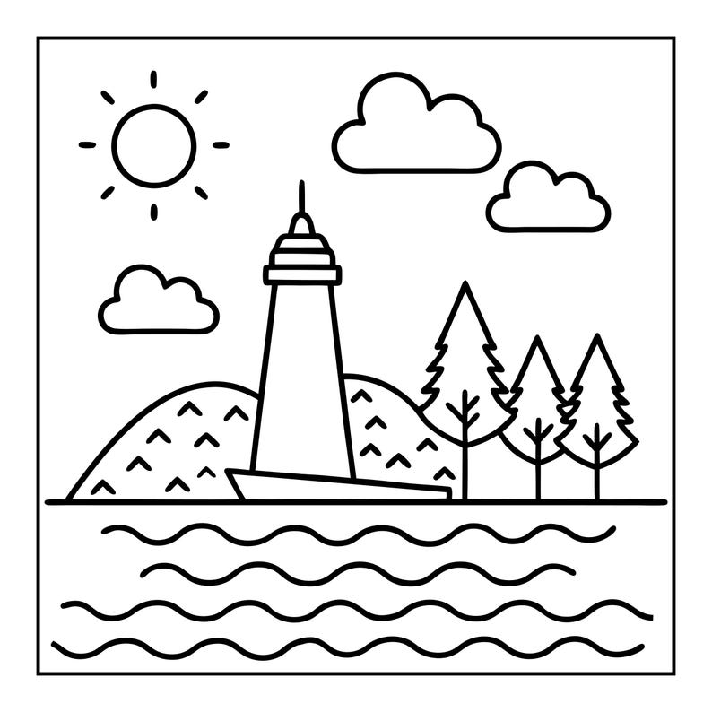 Op de afbeelding: Een zwart-wit lijntekening met een vuurtoren op een heuvel naast drie dennenbomen. De sc&egrave;ne bevat een zon met stralen, drie wolken en golvende lijnen die water voorstellen aan de onderkant van het vierkante kader.