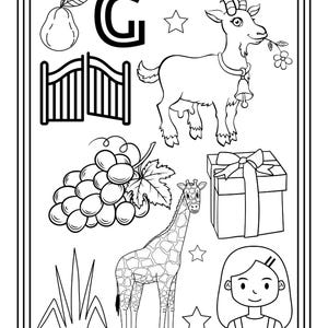 Puede incluir: Una p&aacute;gina para colorear en blanco y negro con la letra G, una pera, una puerta, una cabra con campana, un racimo de uvas, una jirafa, un regalo con lazo, hierba, una persona y tres estrellas. La p&aacute;gina est&aacute; numerada con un 13 abajo.
