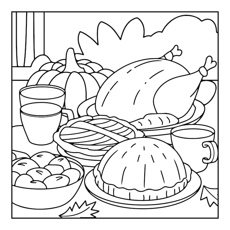 Op de afbeelding: Een zwart-wit lijntekening van een Thanksgiving-maaltijd met een gebraden kalkoen op een schaal, een pompoen, een kom met ronde etenswaren, een taart met een rasterpatroon, een ronde taart of cake en twee mokken, allemaal op een tafel geplaatst.