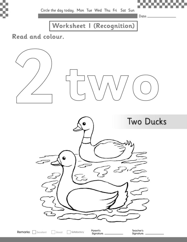 Puede incluir: Una hoja de trabajo educativa en blanco y negro titulada Worksheet 1 (Recognition) con el n&uacute;mero 2 y la palabra two en fuente de contorno. Debajo, un dibujo lineal muestra dos patos nadando con el texto Two Ducks impreso al lado.