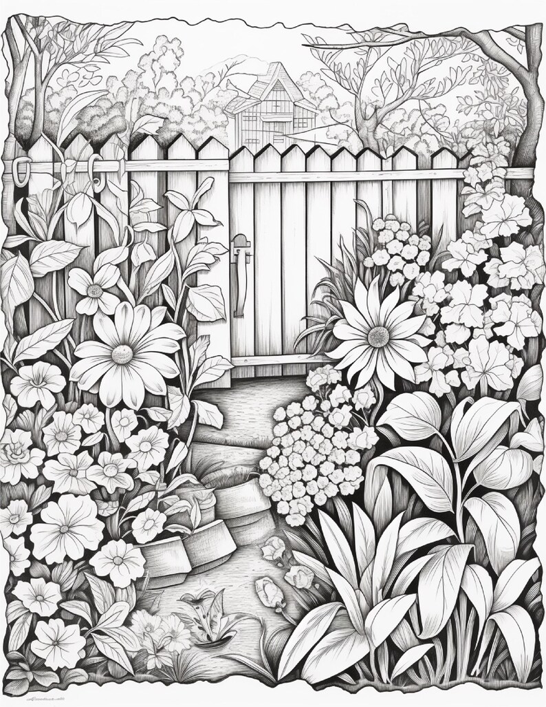 以下が含まれることがあります： 木製の柵と中央の門が描かれた庭の風景の白黒線画イラスト。手前には詳細な花、葉の茂った植物、草木が描かれています。背景には小さな家が見えます。
