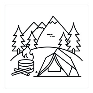 Peut inclure: Une illustration en noir et blanc au trait repr&eacute;sentant une sc&egrave;ne de camping. L'image montre une tente, un feu de camp avec des b&ucirc;ches, plusieurs sapins et une cha&icirc;ne de montagnes en arri&egrave;re-plan, le tout dans un cadre carr&eacute; simple.