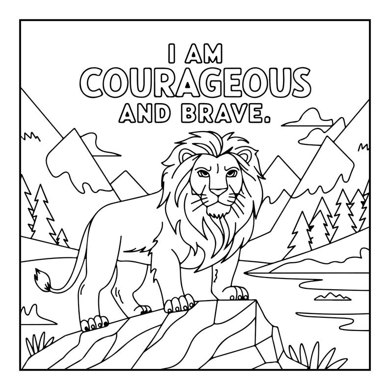 Pu&ograve; includere: Una pagina da colorare in bianco e nero con un leone in piedi su una roccia. Il testo I AM COURAGEOUS AND BRAVE &egrave; stampato in alto. Lo sfondo mostra un paesaggio con montagne, pini e un fiume, il tutto realizzato con disegni a linee.