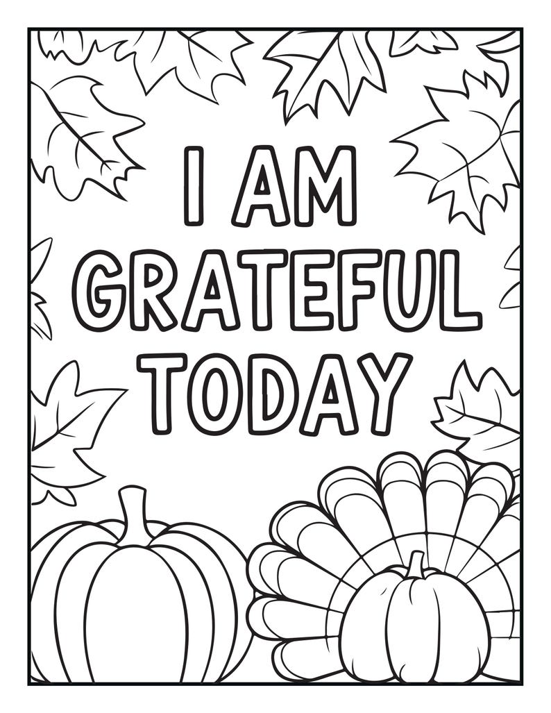 Pu&ograve; includere: Una pagina da colorare in bianco e nero con il testo I AM GRATEFUL TODAY al centro. Il disegno &egrave; incorniciato da varie foglie autunnali in alto e sui lati, con una zucca e un tacchino illustrati nella parte inferiore della pagina.