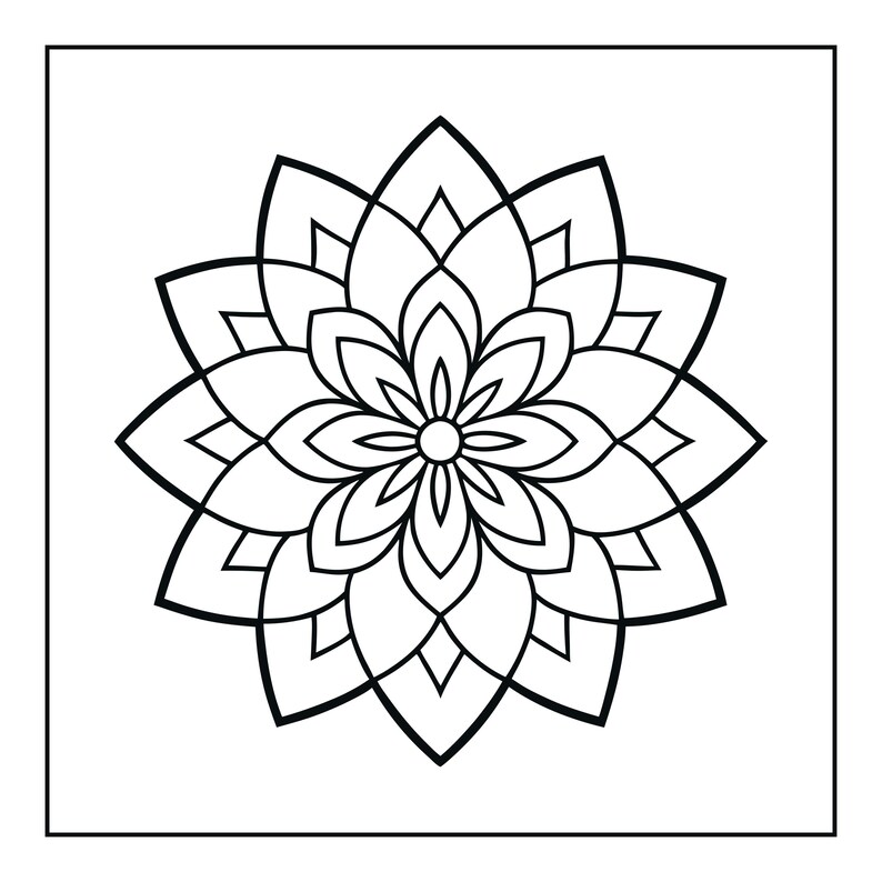 Pu&ograve; includere: Un'illustrazione a tratto in bianco e nero di un motivo mandala floreale simmetrico. Il design presenta un cerchio centrale circondato da pi&ugrave; strati di petali appuntiti e sovrapposti disposti in una formazione radiale e circolare.