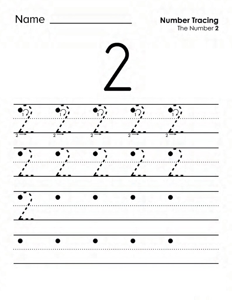 Peut inclure: Une feuille d'exercices &eacute;ducative en noir et blanc intitul&eacute;e Number Tracing The Number 2. Elle pr&eacute;sente un grand chiffre 2 en haut, suivi de trois lignes de chiffres 2 en pointill&eacute;s avec des fl&egrave;ches directionnelles et des points.