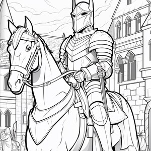 Op de afbeelding: Een zwart-wit lijntekening van een ridder in volledig harnas met een gehoornde helm, rijdend op een paard. De ridder houdt de teugels en een zwaard vast. De sc&egrave;ne speelt zich af voor een groot stenen gebouw met boogvensters.