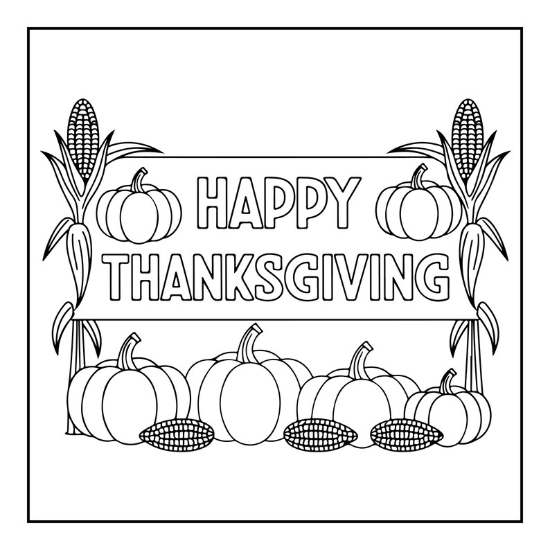 Op de afbeelding: Een zwart-wit kleurplaat met de tekst HAPPY THANKSGIVING gecentreerd op een rechthoekig bord. Het ontwerp is versierd met illustraties van pompoenen en ma&iuml;sstengels aan de zijkanten, met extra pompoenen en ma&iuml;skolven gerangschikt langs de onderrand.