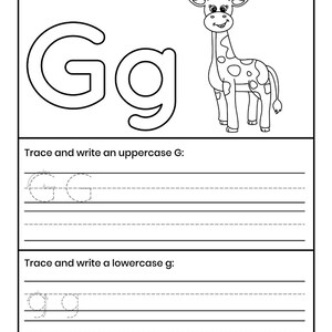 Pu&ograve; includere: Una scheda didattica in bianco e nero con il testo Color the letter Gg and a Giraffe, una grande lettera Gg maiuscola e minuscola, un disegno al tratto di una giraffa e sezioni per ricalcare e scrivere la G e la g su righe prestampate.