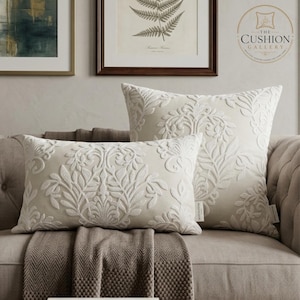 Broderat kuddfodral, tuftat kuddfodral, neutral lantlig kudde, beige soffdekor, botaniskt örngott present 45x45