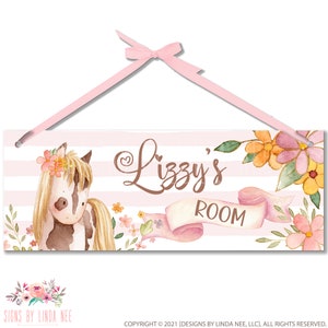 Signe personnalisé de porte de cheval de filles, art de mur de chambre à coucher de filles, décor personnalisé de chambre à coucher de filles, décor de mur de pépinière, plaque de nom de l’enfant B-FRM003