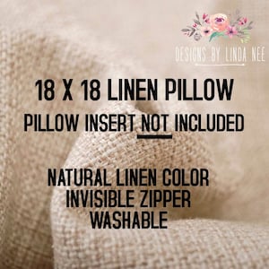 Puede incluir: Una funda de almohada de lino natural de color beige. La funda de almohada mide 45,7 cm por 45,7 cm y tiene una cremallera invisible. El texto "18 X 18 LINEN PILLOW PILLOW INSERT NOT INCLUDED NATURAL LINEN COLOR INVISIBLE ZIPPER WASHABLE" est&aacute; impreso en la funda de almohada.