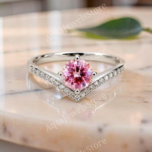 V-vormige wishbone ring, ronde solitaire ring, gebogen chevron verlovingsring, delicate sterling zilveren beloftesring, cadeau voor haar