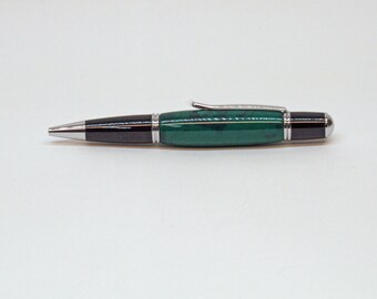 Gatsby Grande Twist-Pen with super Chrome finish and Imperial Jade TruStone body