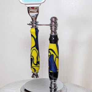 Wild and Crazy Blue and Yellow swirl Acrylic 2-PC Razor with Stand for Gillette Venus, Mach 3, or Fusion cartridge, bright chrome finish