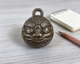 Retro brass lion bell, guardian beast bronze pendant, wind chime pendant, Zen-inspired decorative gift.