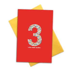 3 est le nombre magique. Boy Girl unisexe 3ème anniversaire numéro de carte. Couleurs arc-en-ciel damier . Cartes de vœux R&B hip hop rap pop culture