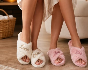 Personalized Bride Slippers Faux Fur Wedding Slippers Bridal Party Getting Ready Shoes Custom Bridal Gift for Bride Bridesmaid