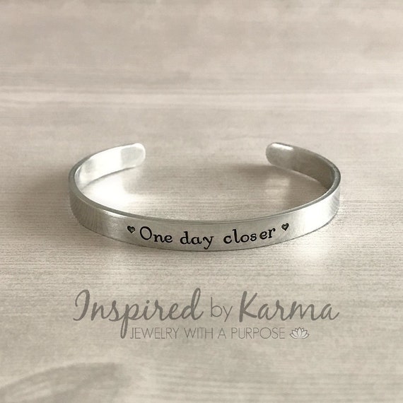 Proud army shop mom bracelets