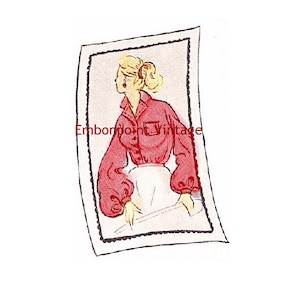 Può includere: Un'illustrazione vintage di una donna che indossa una blusa rossa con colletto bianco e maniche lunghe. La blusa ha una tasca sul lato sinistro. La donna ha i capelli biondi e indossa una gonna bianca.