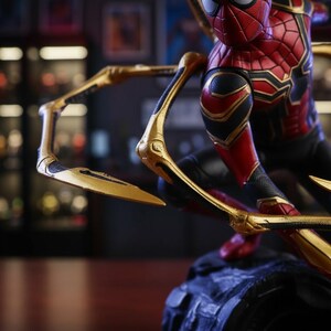 Spider-Man Iron Spider Action Figure Set 18cm Collectible Superhero Display Statues Marvel Inspired Figure Duo Gift image 4