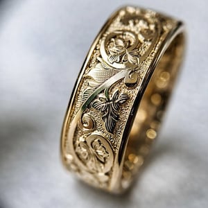 Bague vintage en or 21 carats, ornée de motifs floraux et gravée, de 6 mm de diamètre. Cadeau idéal pour la Saint-Valentin. Pour lui ou pour elle.