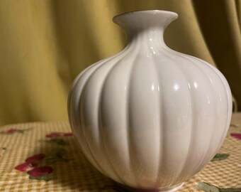 Vintage Vase Lenox "Sweetbriar Collection" Off-White, Deep Gold Rim, 1960s-1970s