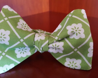 Green and White Freestyle BowTieByEDJ