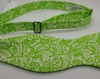 Green and White Paisley Freestyle Bowtie