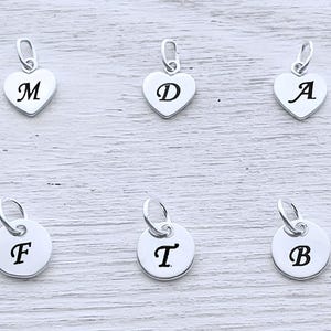 Dodaj serce lub dysk ze srebra próby 925 z inicjałem