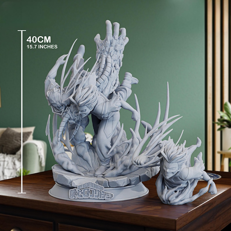 Puede incluir: Figura gris de un personaje de "My Hero Academia" en una pose din&aacute;mica, con una altura de 40 cm. La base presenta el logotipo de la serie. La figura est&aacute; sobre una superficie de madera oscura.