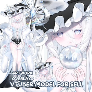 Puede incluir: Una ilustración digital de un personaje con cabello largo blanco, un sombrero negro y blanco con volantes, un atuendo azul claro y negro con detalles de piel, sosteniendo una bola de cristal. El texto dice + ARTWORK + OVERLAYS VTUBER MODEL FOR SELL.