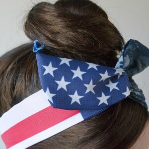 May include: A red, white and blue headband with a star-patterned fabric. The headband is tied in a bow at the back of the head.