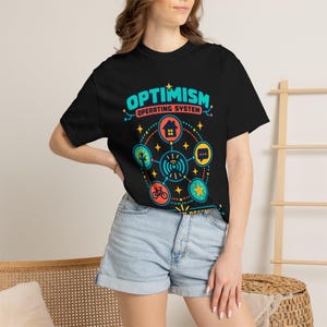 楽観主義オペレーティングシステムTシャツ | レトロテックスペースグラフィック