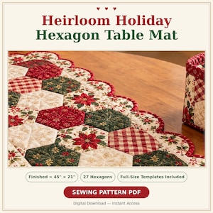 Könnte beinhalten: Eine gesteppte hexagonale Tischmatte mit gewelltem Rand und einem Patchwork-Design aus roten, grünen und cremefarbenen Stoffen mit Weihnachtsstern- und Vichy-Mustern. Der Text lautet Heirloom Holiday Hexagon Table Mat, fertig 114 cm mal 53 cm.