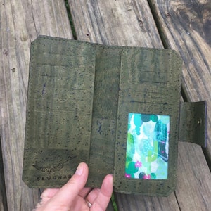 Cartera alta de corcho verde oliva / Cartera alta vegana / Cartera de embrague vegana / Cartera larga de corcho / Cartera larga / Cartera de corcho verde / Cartera de corcho de mujer