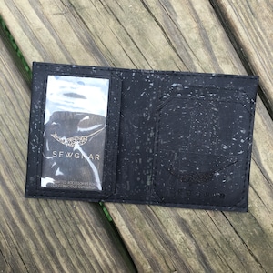 Cartera de corcho biplegable delgada negra / Cartera de corcho biplegable / Cartera / Cartera biplegable delgada / Cartera vegana / Cartera de cuero vegano / Regalo de padrinos de boda