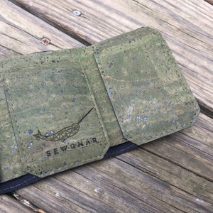 Cartera de corcho de tres pliegues en color oliva / Cartera vegana / Cartera con bloqueo RFID / Cartera para hombre / Cartera de tres pliegues / Cartera de cuero vegano / Regalos veganos