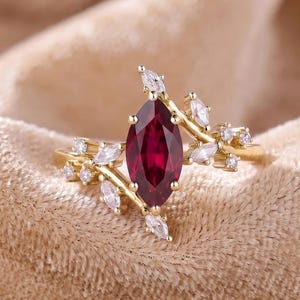 Anillo de compromiso de rubí rojo, talla marquesa, oro macizo de 14 quilates, anillo de promesa, anillo solitario, anillo llamativo, anillo de compromiso, anillo para mujer, regalo para ella.