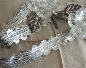 Vintage  1/2" Beautiful Scalloped Decorative Metallic Silver Sewing Trim