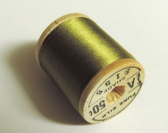 Vintage Corticelli Brand Pure Silk Thread Size ! 100 Yd Wooden Spool Shade 9135 Beautiful Olive Green Color