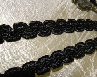 Vintage 1960's Black 1/4" Beautiful Victorian French Scalloped Decorative Black Sewing Trim