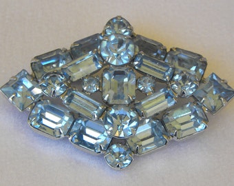 1950's  Fabulous Vintage Weiss Tiered Pale Blue Signed Brooch Emerald And Round Cut Rhinestones