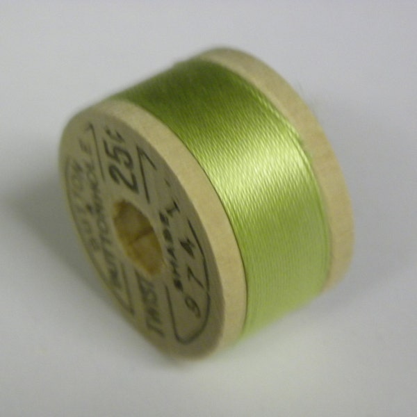 Vintage Belding-Corticelli Brand Pure Silk Buttonhole Silk Twist Thread Size D 10 Yd Wooden Spool Shade 9741 Green (Creme Di Mint)