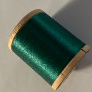 Talon Pure Silk Hand Sewing Embroidery Floss Thread 100 Yd. Wooden Spool Shade 784 Green