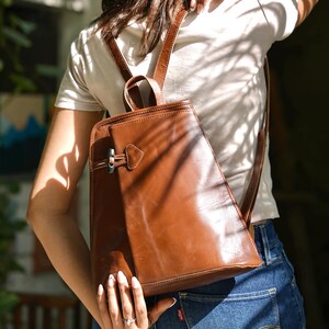 Handgjord ryggsäck i buffelläder: Strukturerad, vintagefinish, vardaglig sofistikering