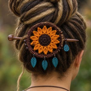 Patrón de broche para moño con forma de girasol a crochet, accesorio floral estilo boho (descarga en PDF)