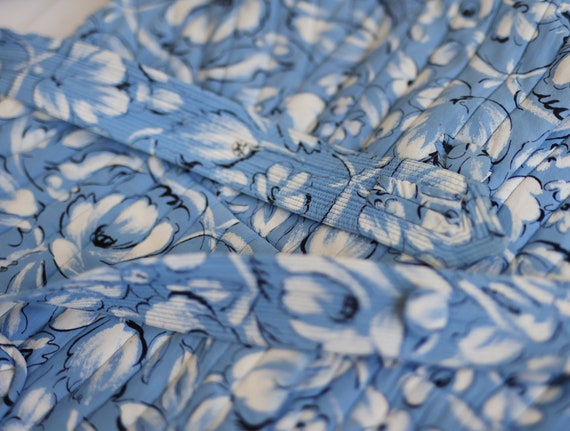 50s Italian Vintage quilted blue white floral war… - image 7