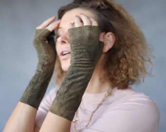 Handmade khaki green soft leather fingerless gloves