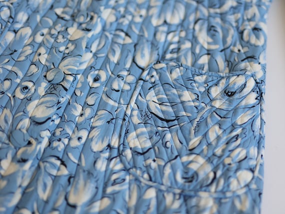 50s Italian Vintage quilted blue white floral war… - image 6